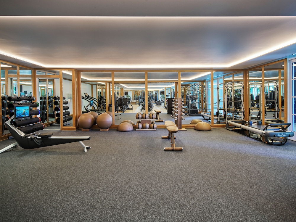 The Maybourne Beverly Hills 24/49