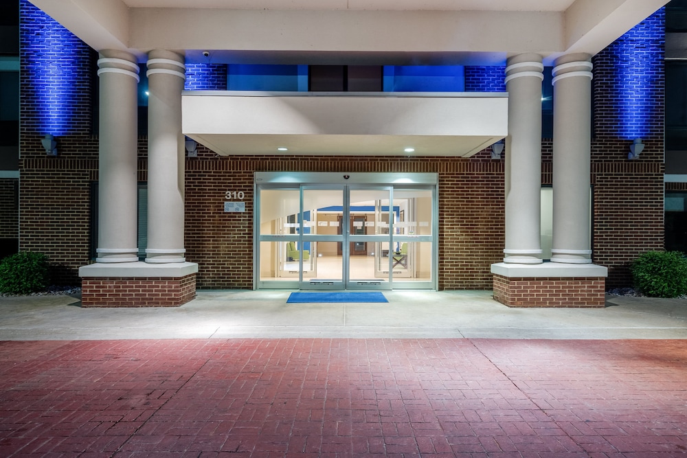 Holiday Inn Express Hotel Suites Tell City 41/62