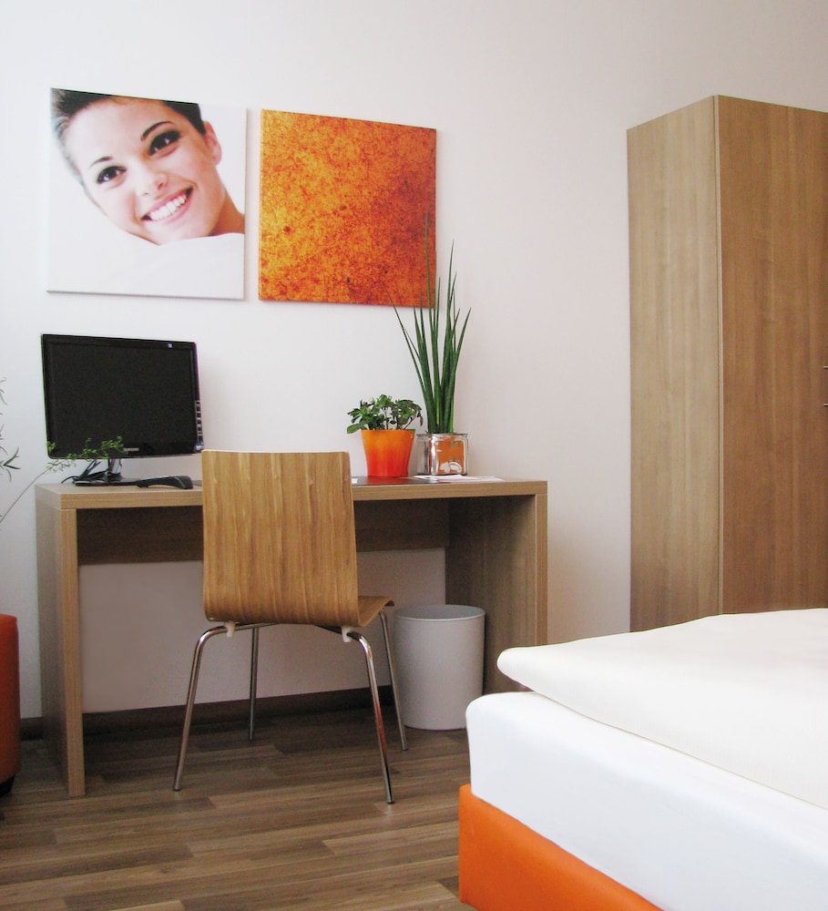 Orange Hotel Und Apartments 8/36