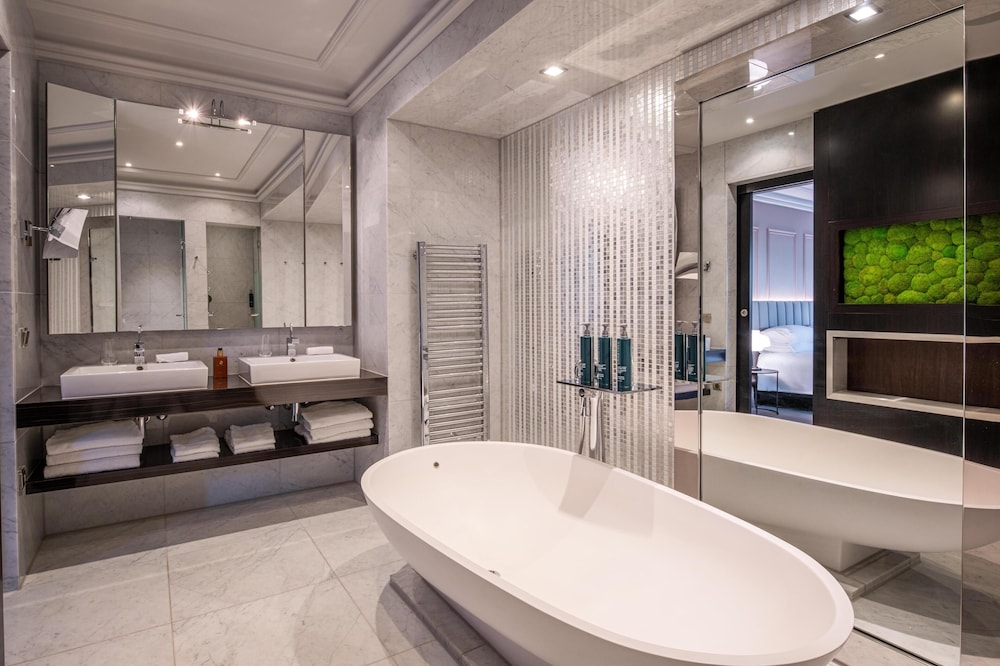 Presidential, Suite, King Bed, Club Lounge Access, Hilton Brussels Grand Place 7/7