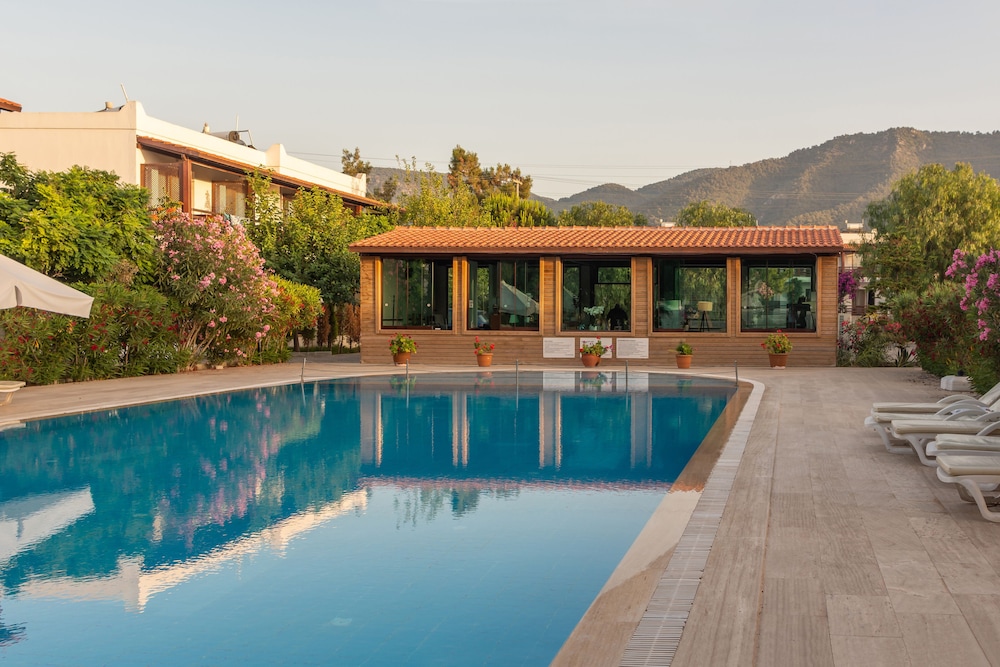 Selvi Beach Hotel 45/48