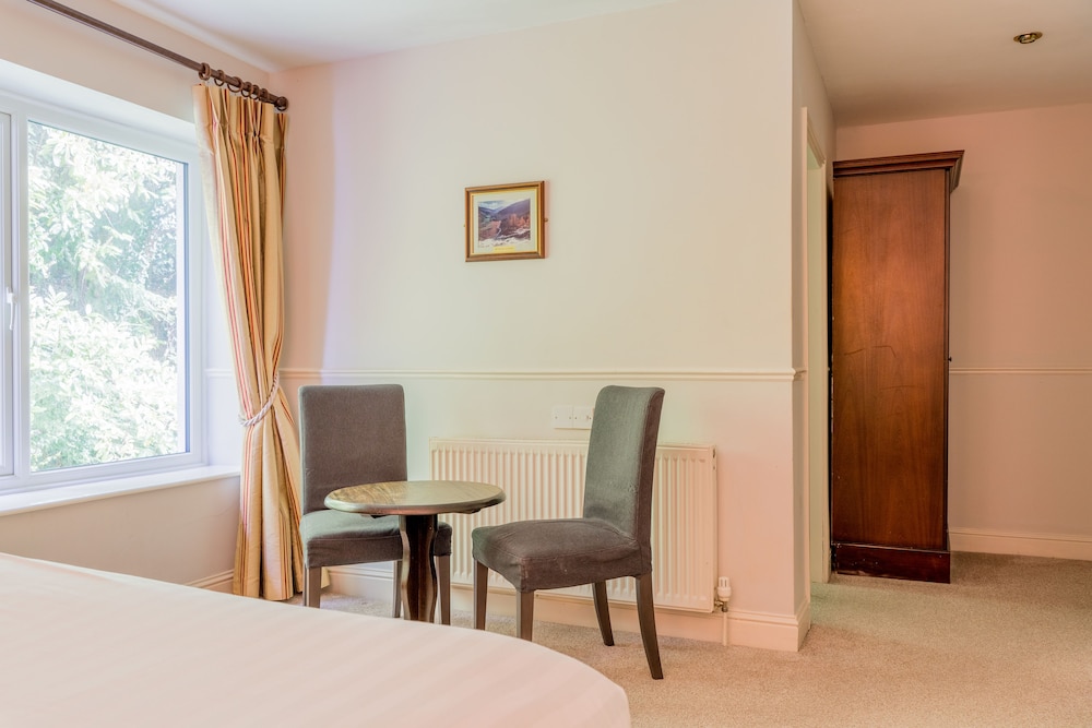 Woodenbridge Hotel 51/73