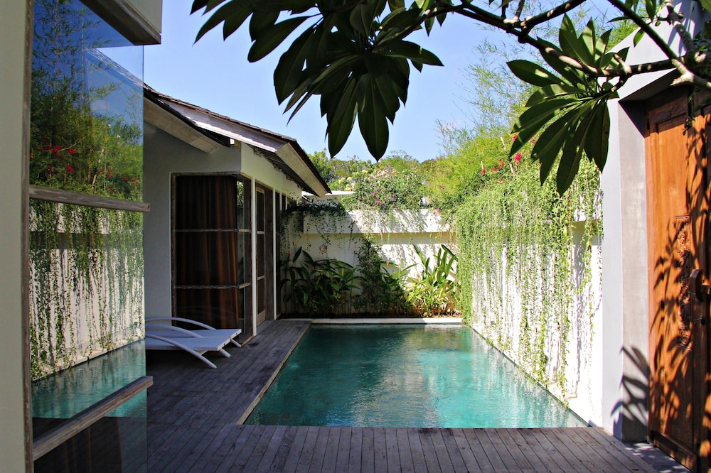 The Decks Bali 7/67