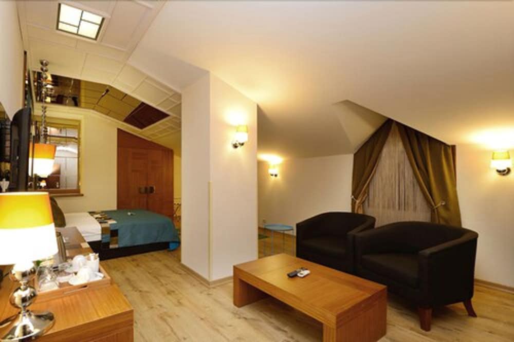 Collage Pera Hotel 21/30