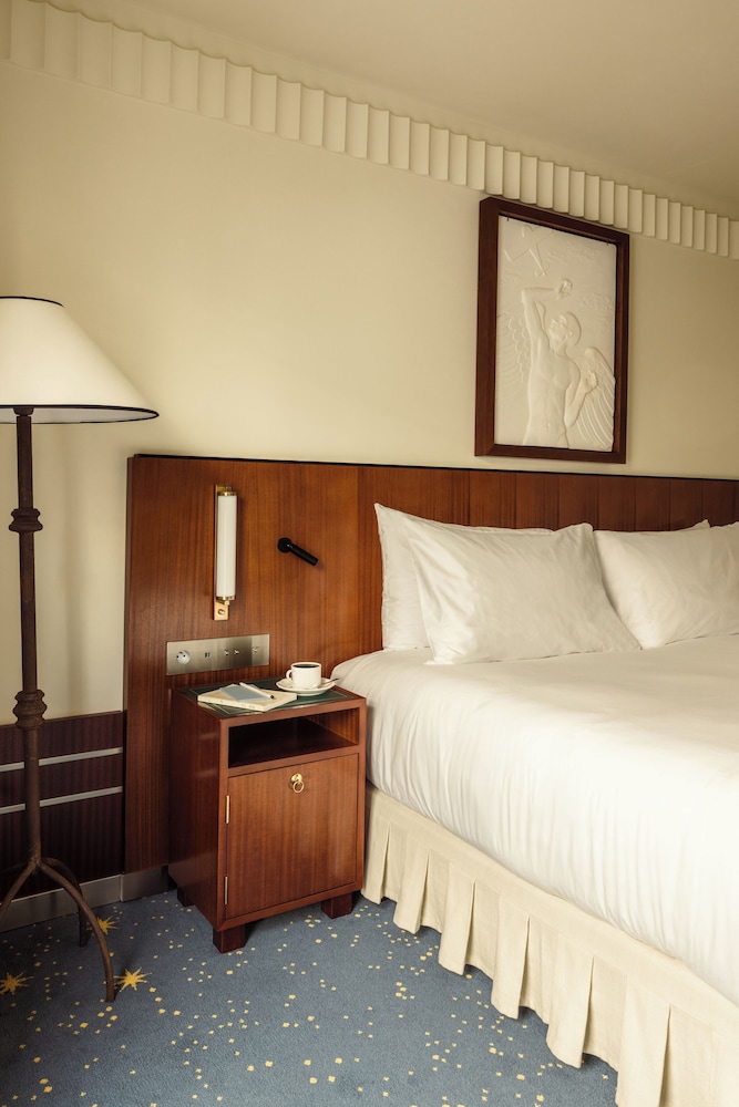 SIGNATURE, KING BED