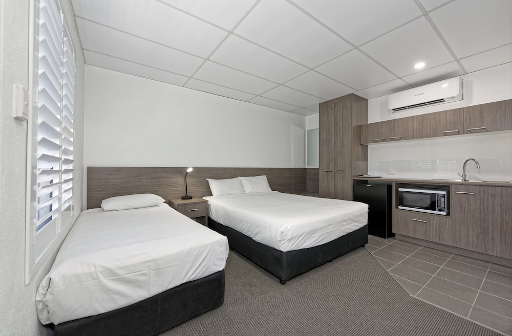 Chalet Motor Inn 26/41