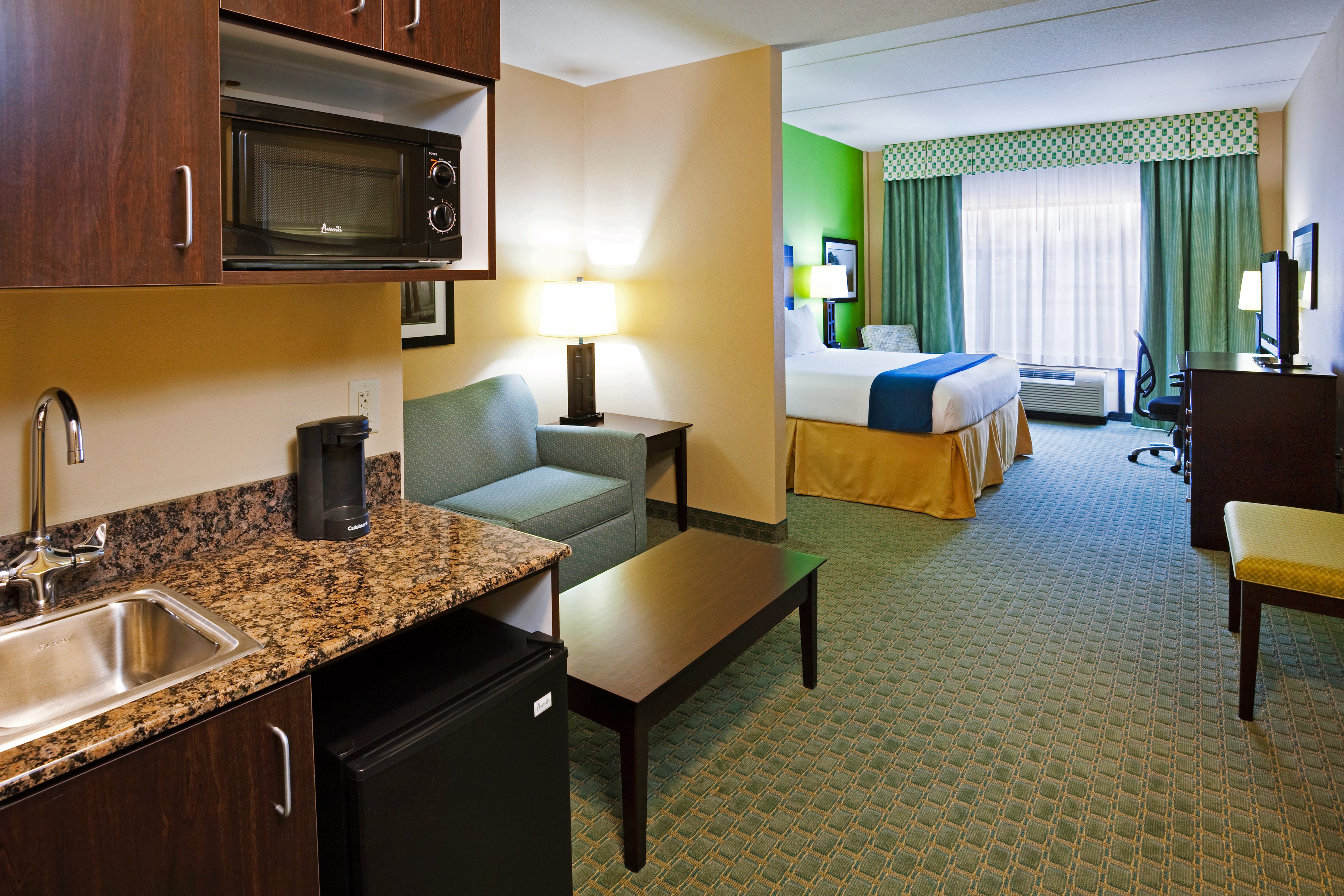 Holiday Inn Express Hotel Suites Newport South 79/79