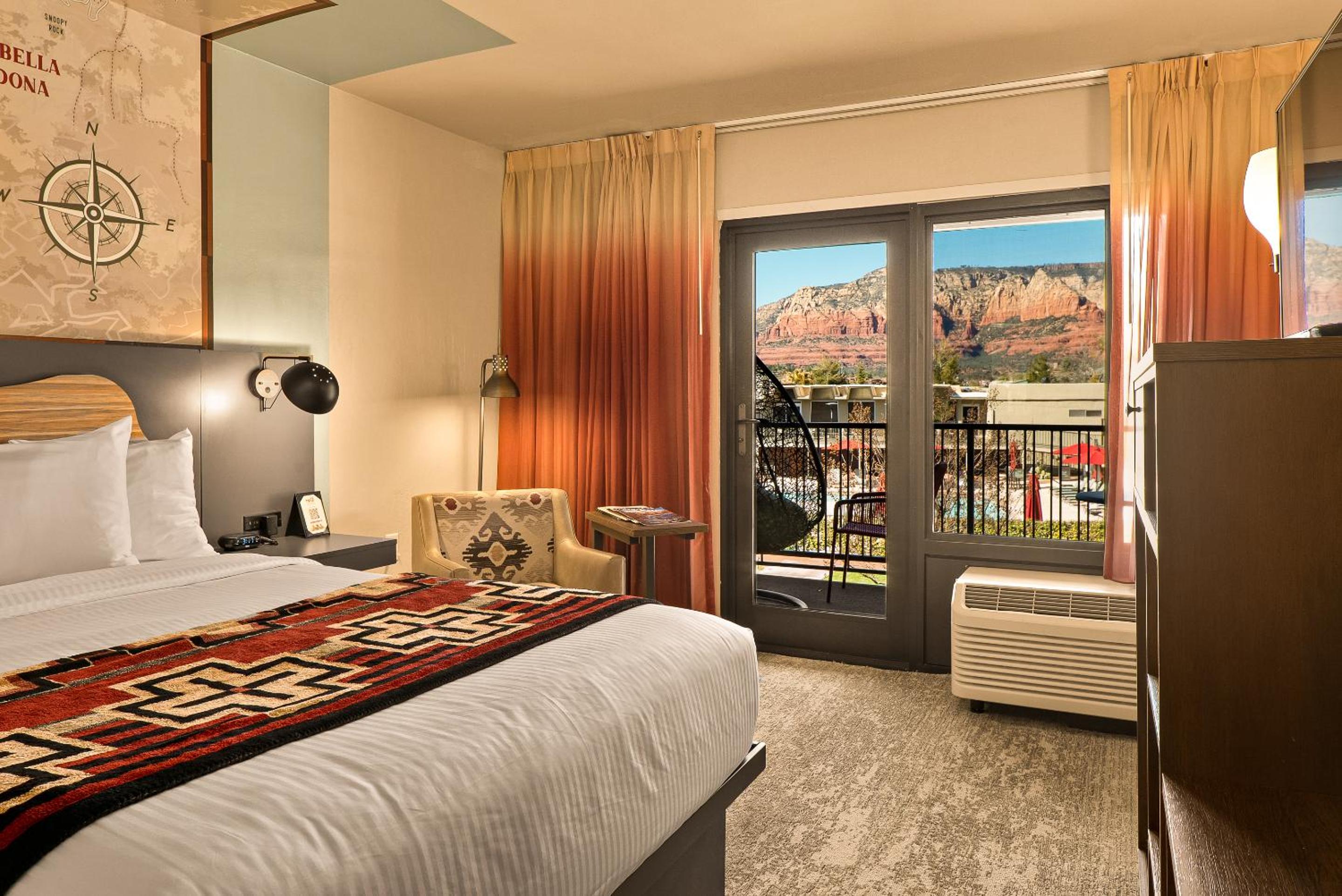 Courtyard, Premium, Single, Queen Bed
