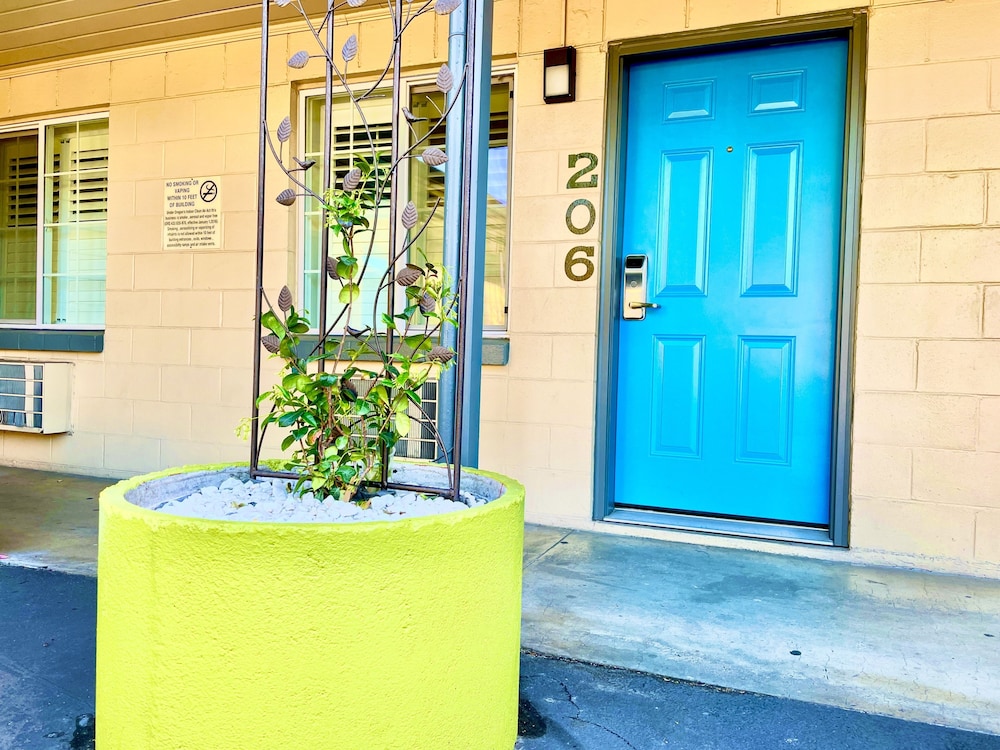 City Center Motel 8/50