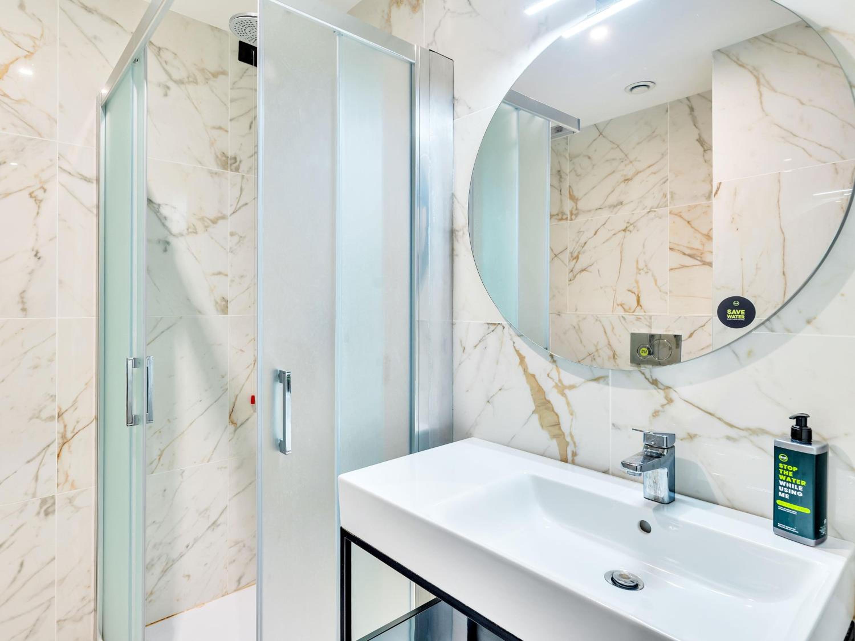 غرفة قياسية ثلاثية بسرير فردي، B&B Hotel Milano Aosta 8/8