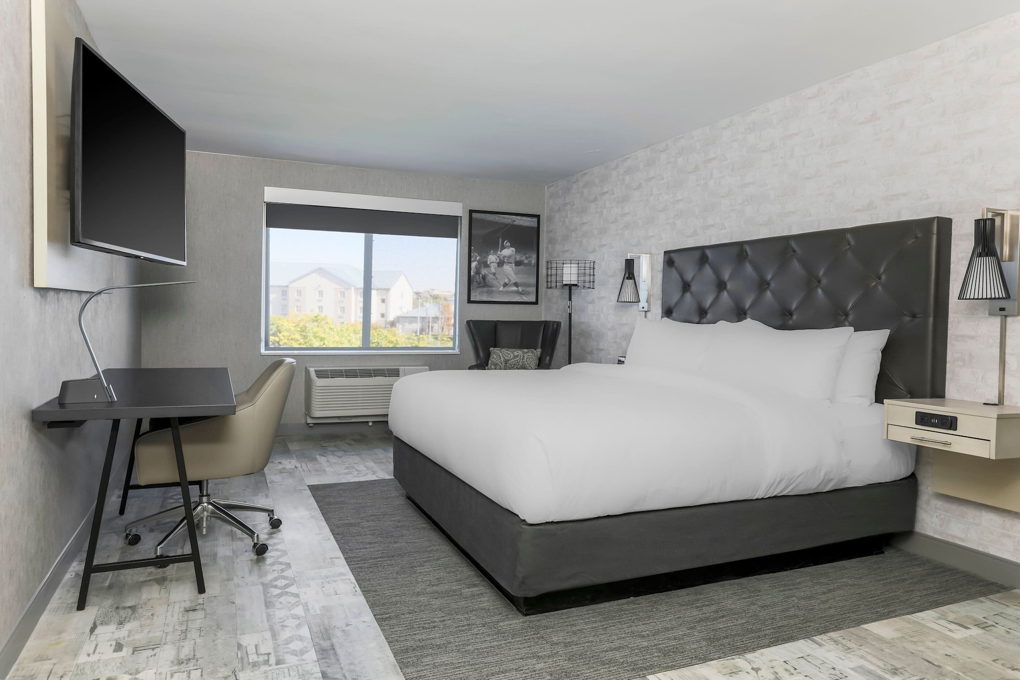 TRADITIONAL, KING BED, ACCESSIBLE