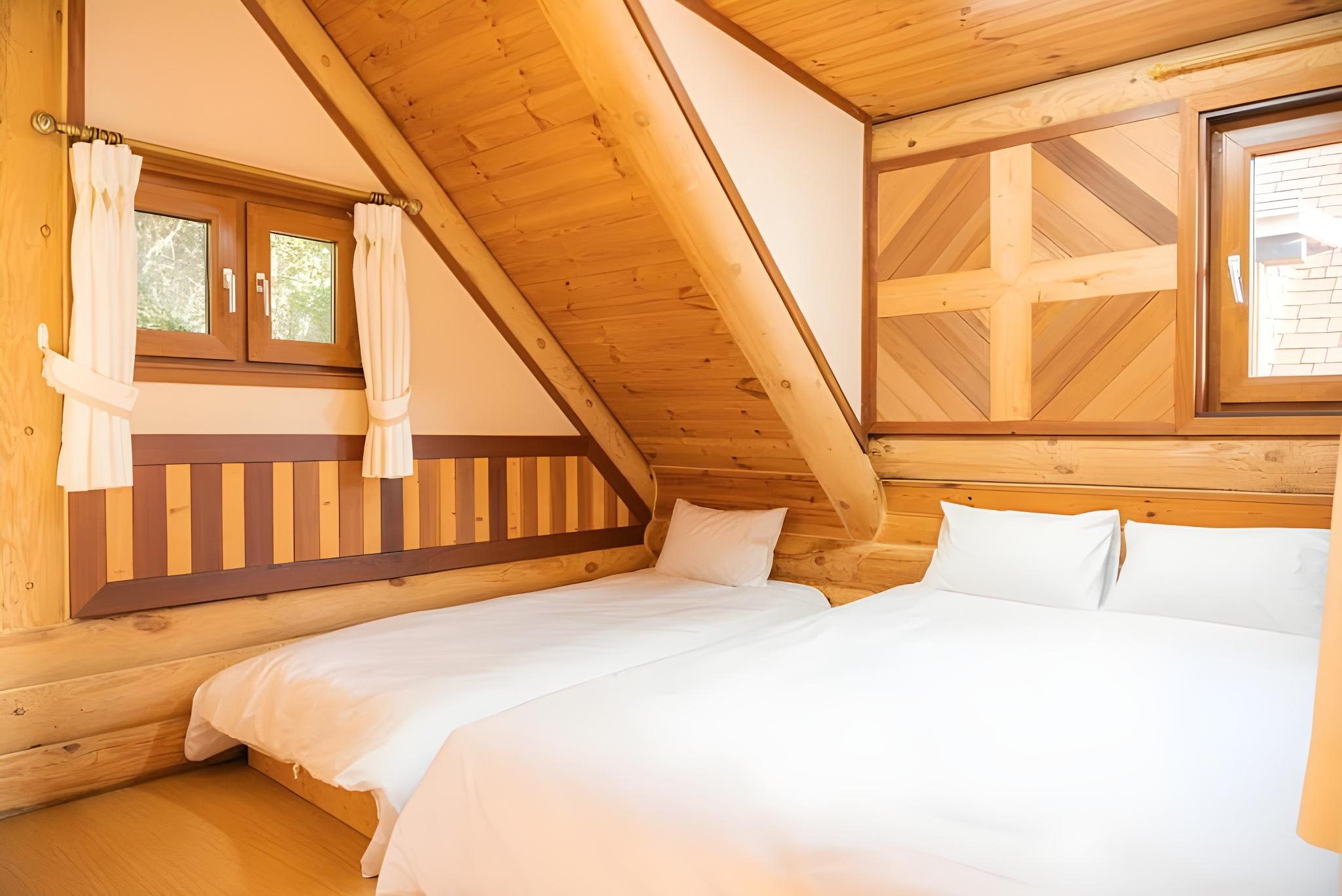 Super, Premier, Villa, Queen Bed