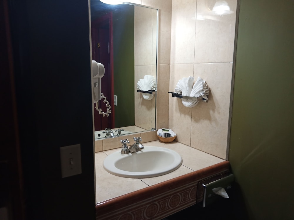 Baja Inn Hoteles La Mesa 24/75