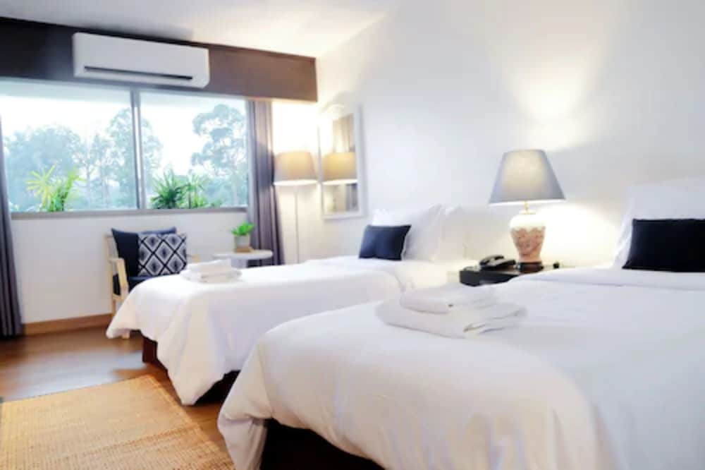 Twin Deluxe Room
