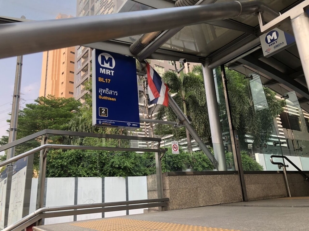 RoomQuest Ratchada AI Serviced Residence 29/35