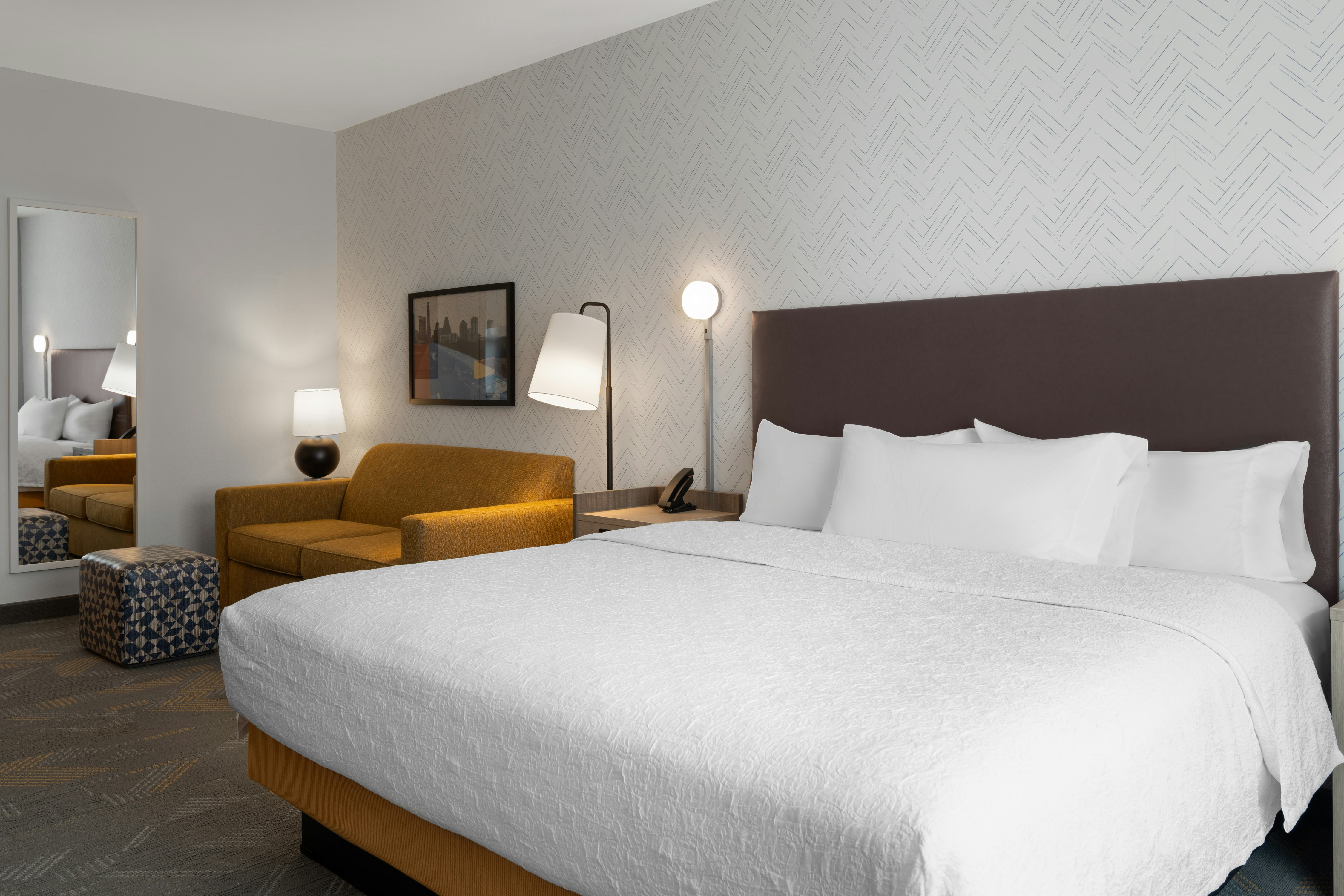 STUDIO, SUITE, KING BED