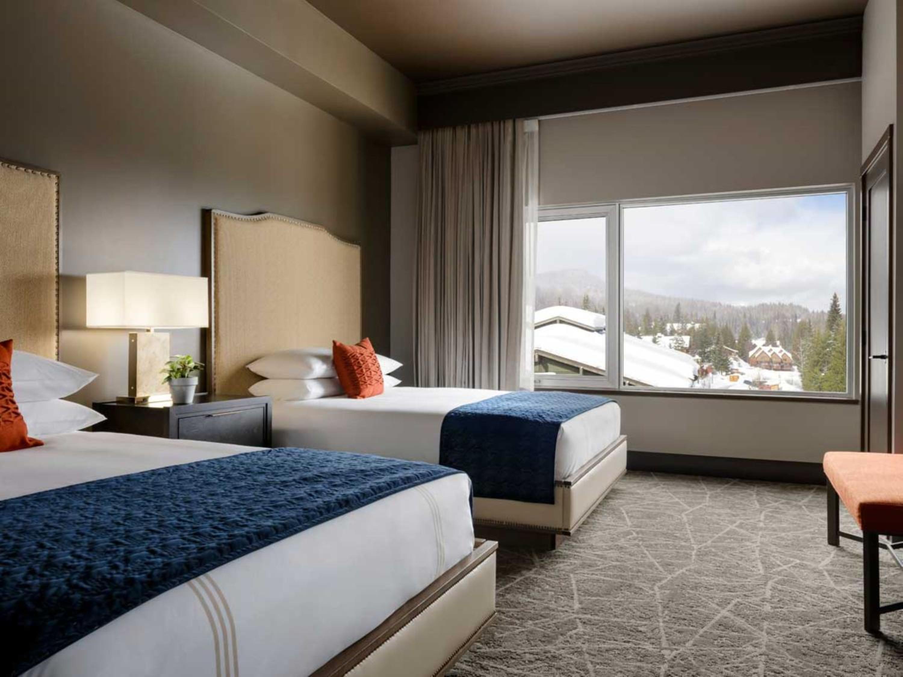 Red Mountain, Suite, 2 Queen Beds, Mountain View, Balcony