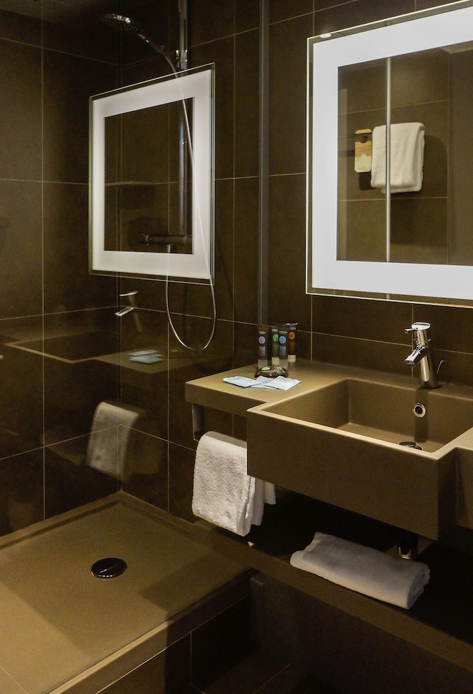 Novotel Paris Saclay 74/74