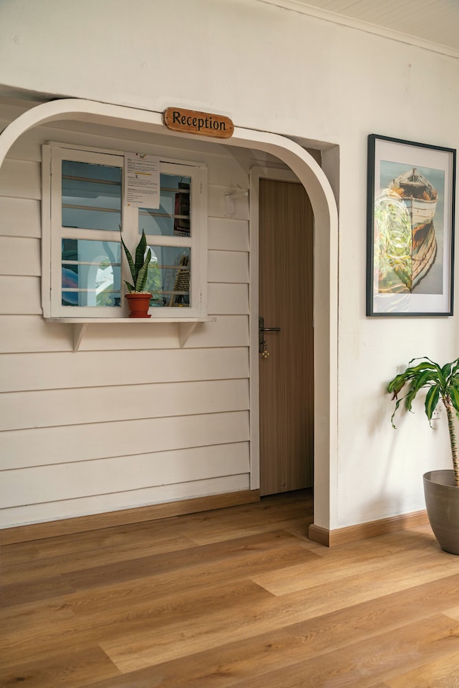 Beau Vallon Bungalows 9/50