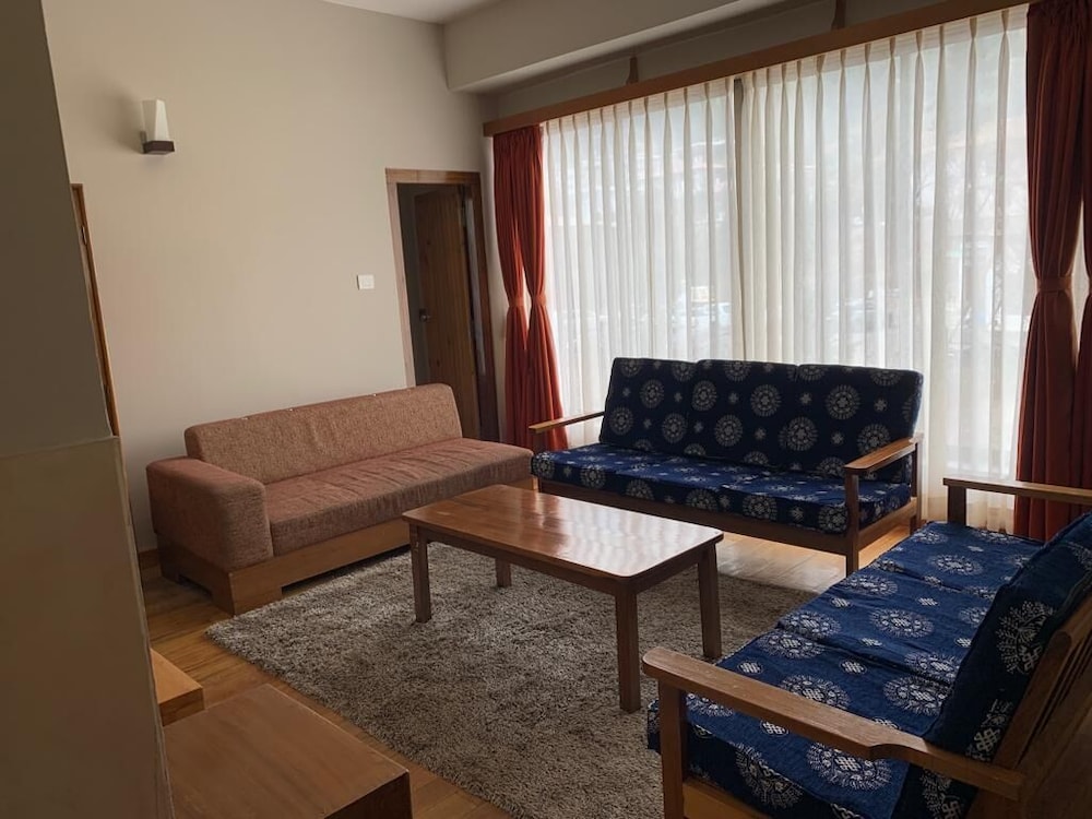 Khamsum Inn 26/47