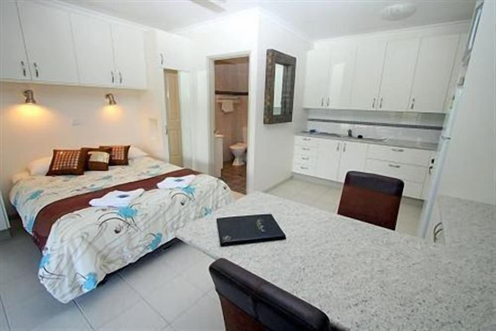 CORAL POINT LODGE 5/35