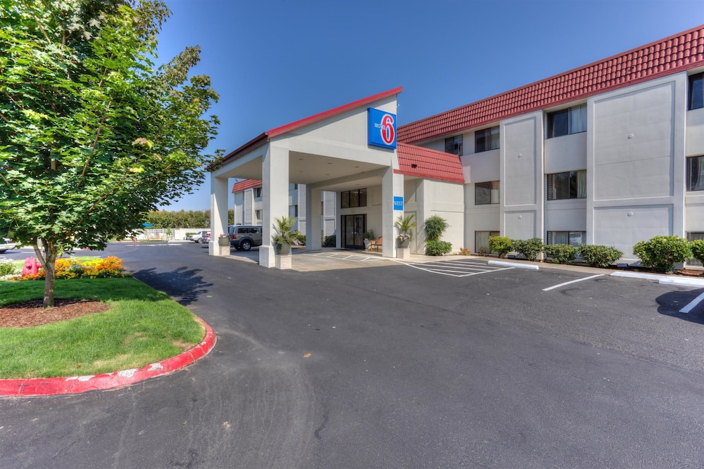 Motel6 Portland, OR - Tigard West 45/49