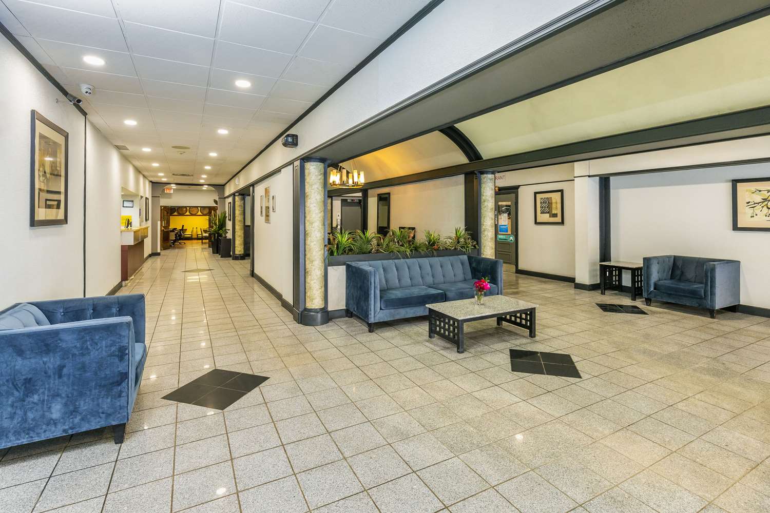 Comfort Inn & Suites Edmonton Downtown 10/34