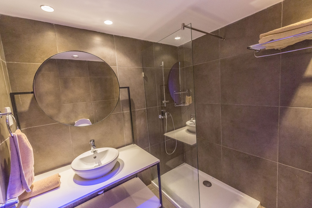 Anthea Hotel Apartments 58/60