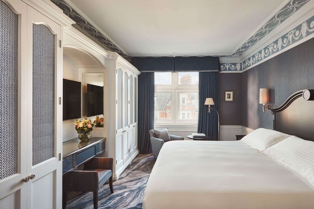 COBURG, SUITE