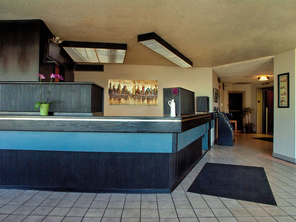 Inn At The Convention Center 7/45