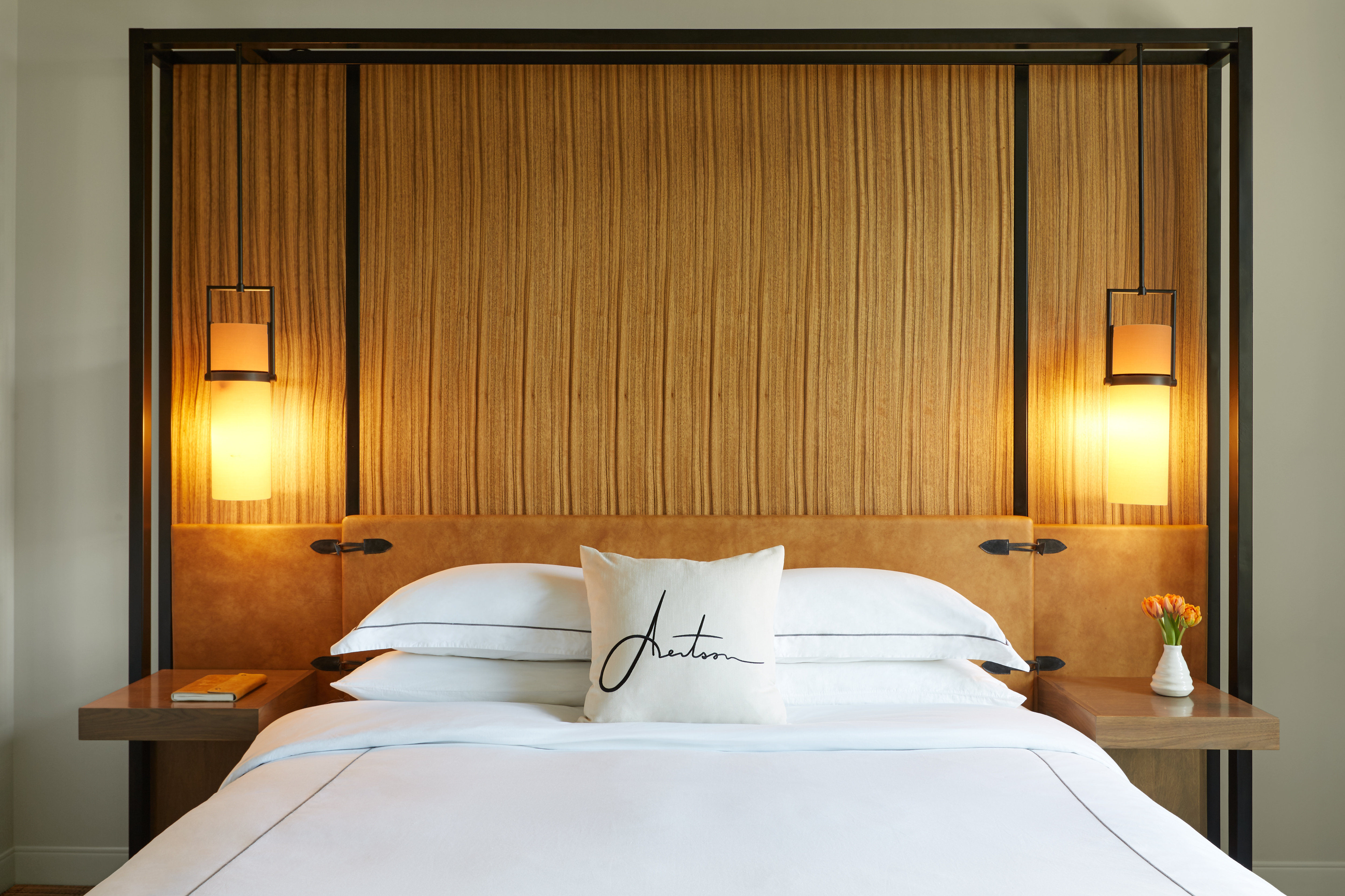 Spa, Suite, King Bed, Accessible