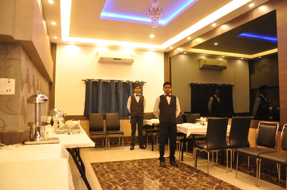 HOTEL ESTEEM 26/34
