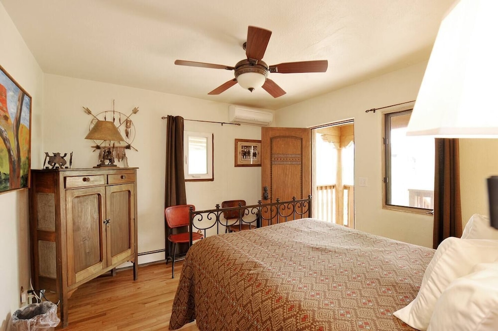 TRADITIONAL, QUEEN BED