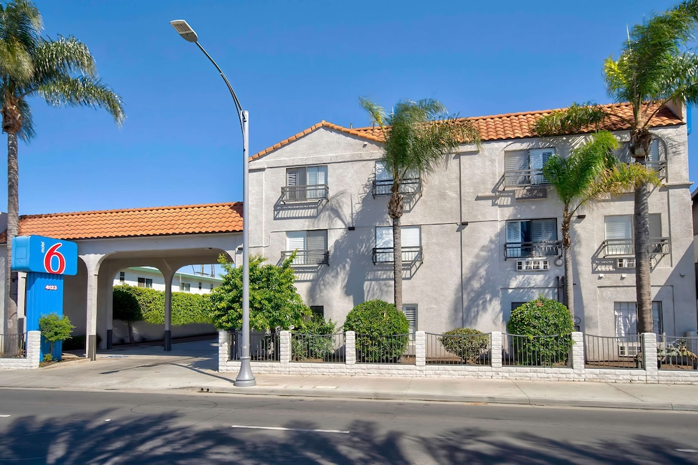Motel6 Inglewood, CA 44/54