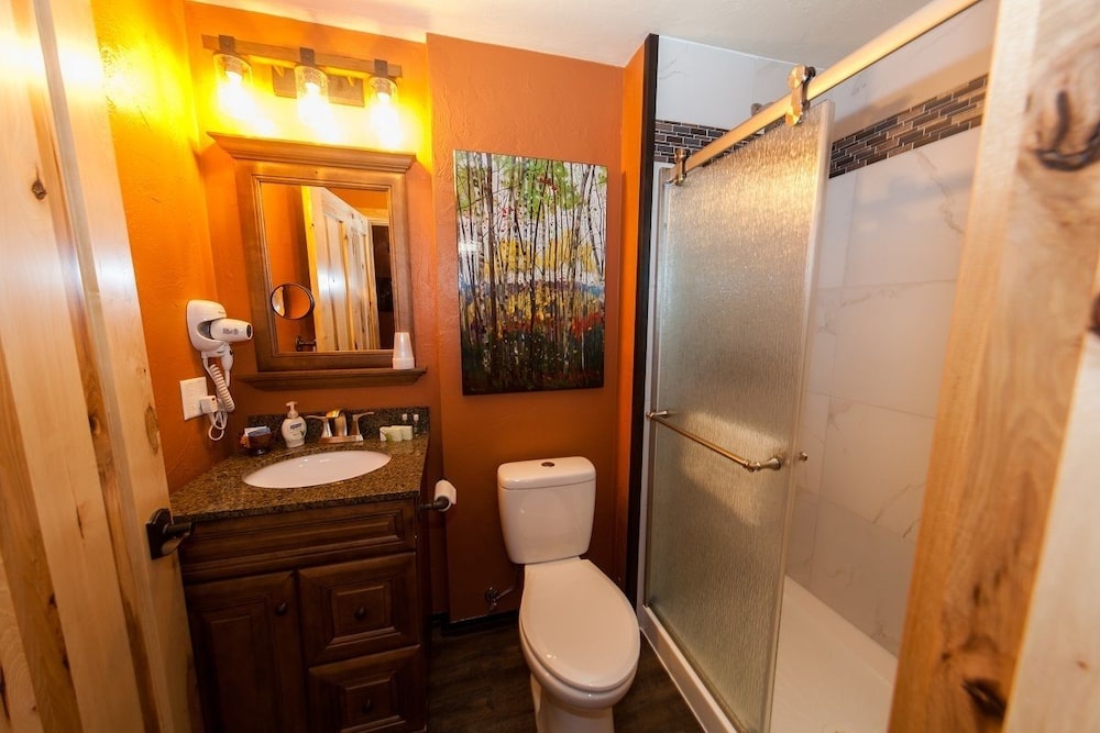 Log Cabin Lodge Suites 68/68