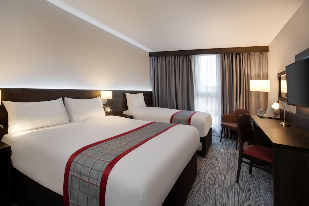 ROOM, MULTIPLE BEDS