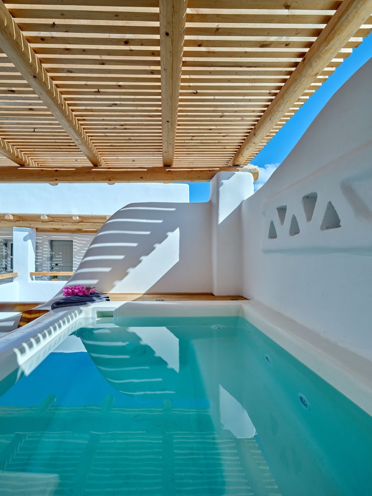 Zefi Hotel & Suites 44/75