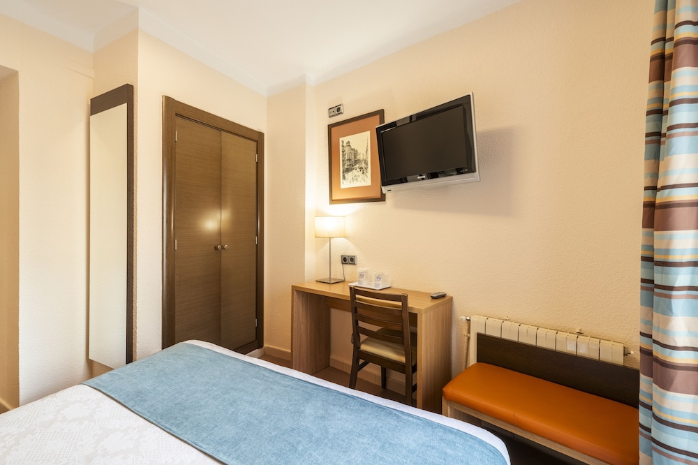 Hostal Ballesta 32/69