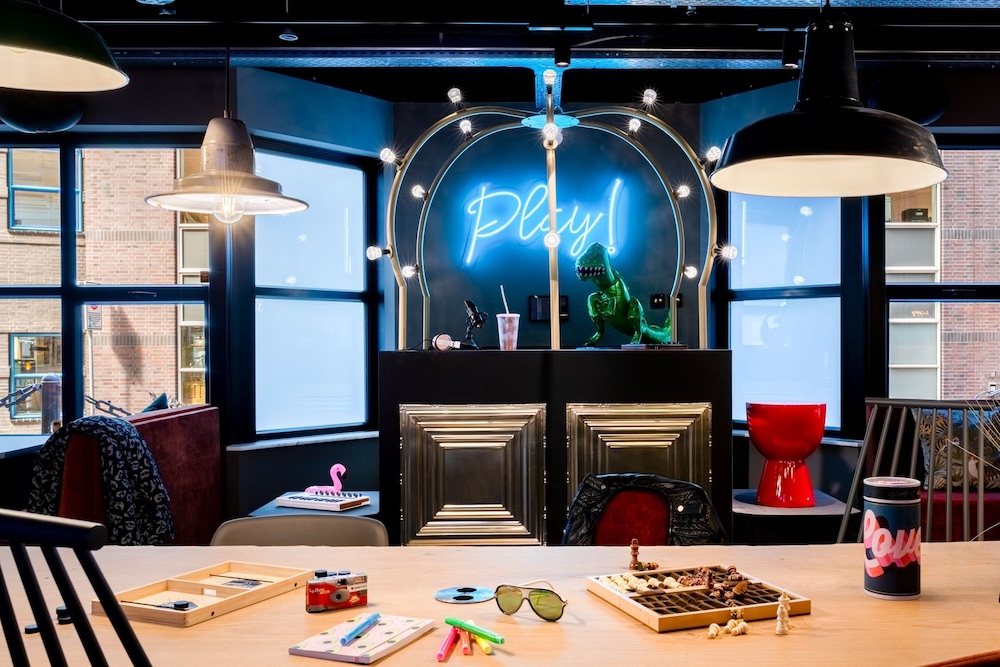 Moxy The Hague 15/17