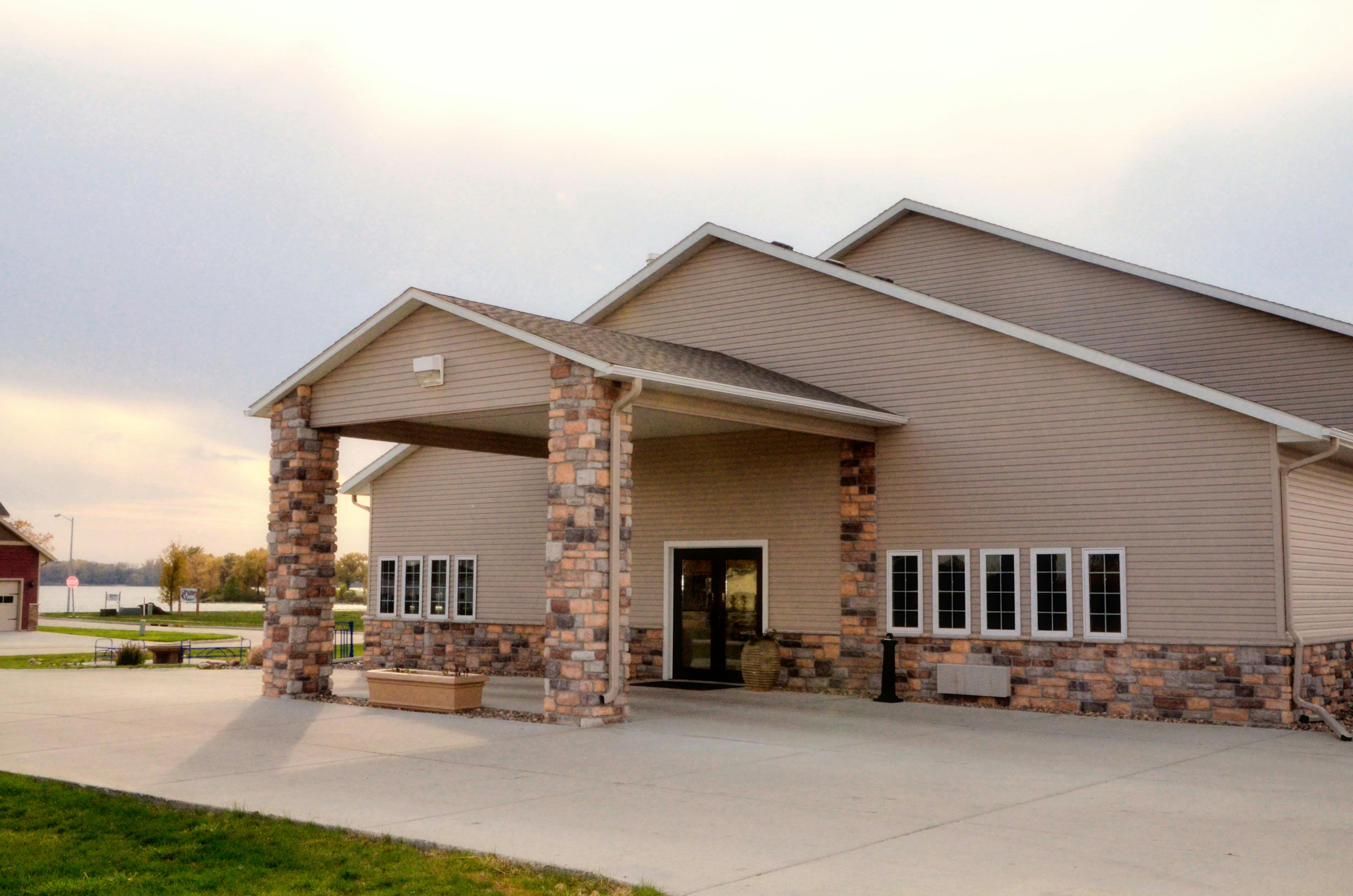 Cobblestone Inn & Suites - Lake View 1/27
