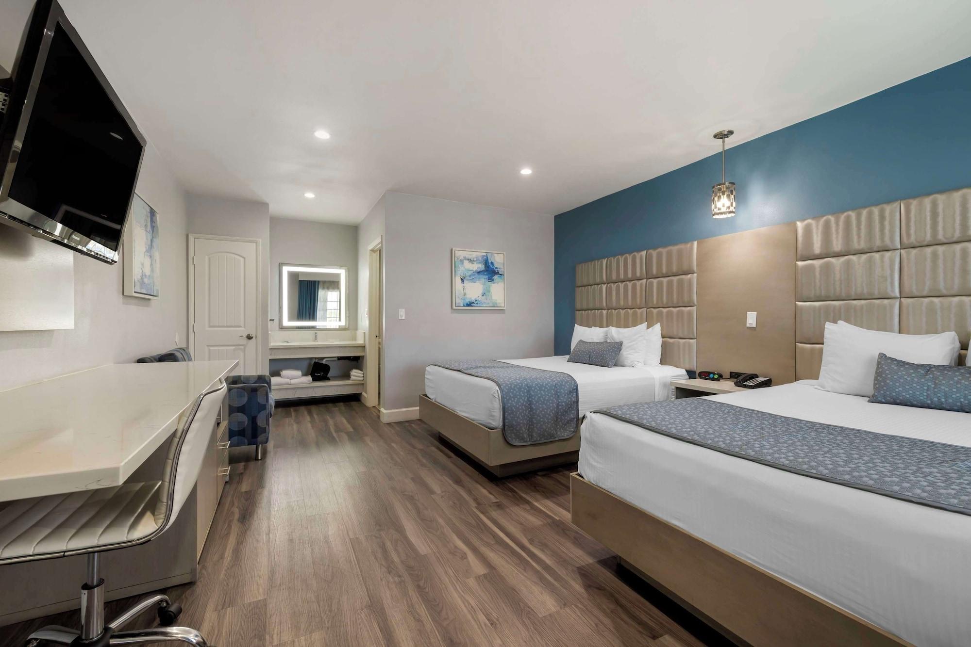 Standard, Multiple Beds, Sofa