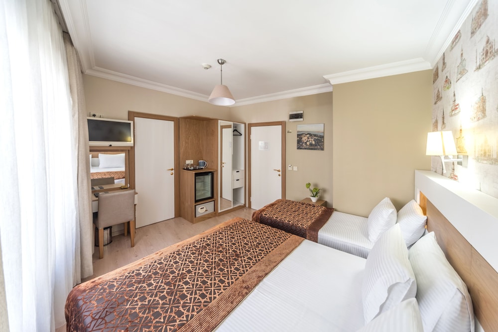 ROOM, TRIPLE