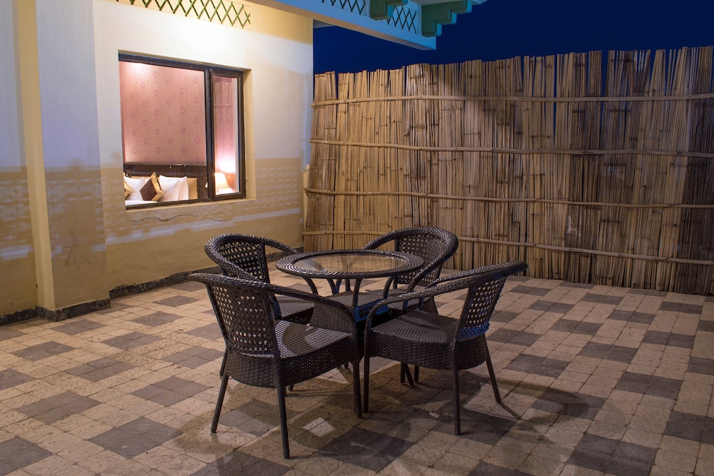 SHIVA OASIS RESORT 23/32