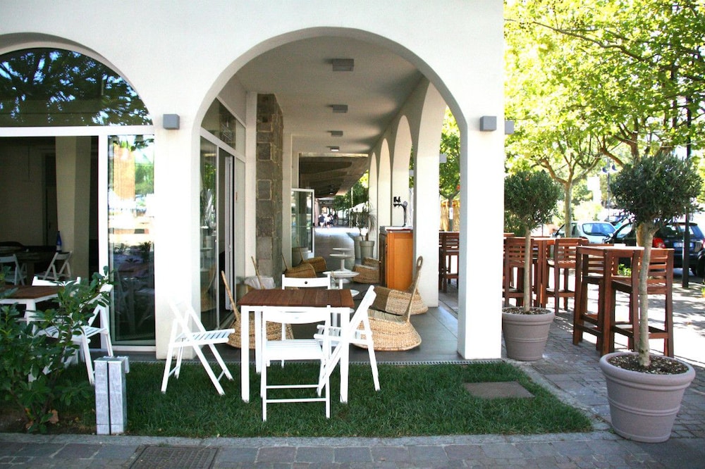 Alba Hotel 4/46