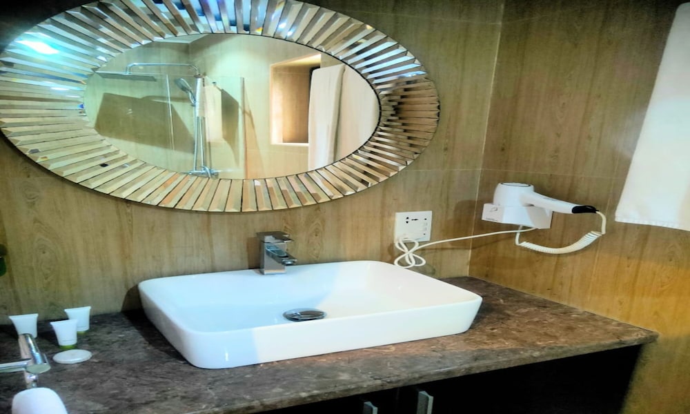 The Cabin Hotel 39/41