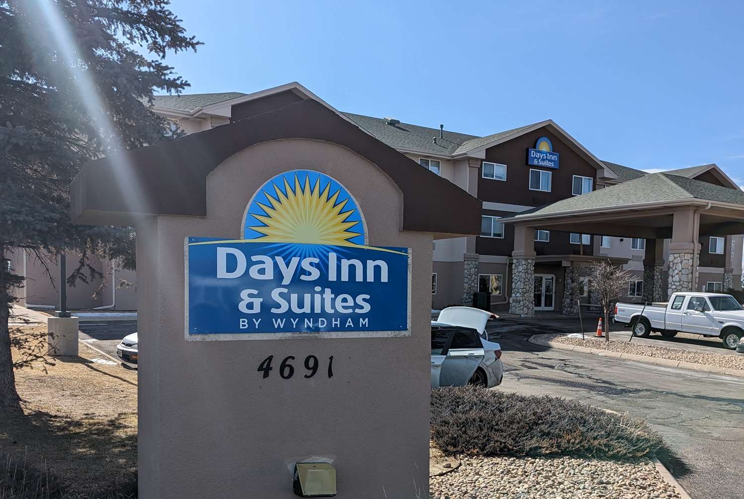 Days Inn & Suites By Wyndham Castle Rock 3/19