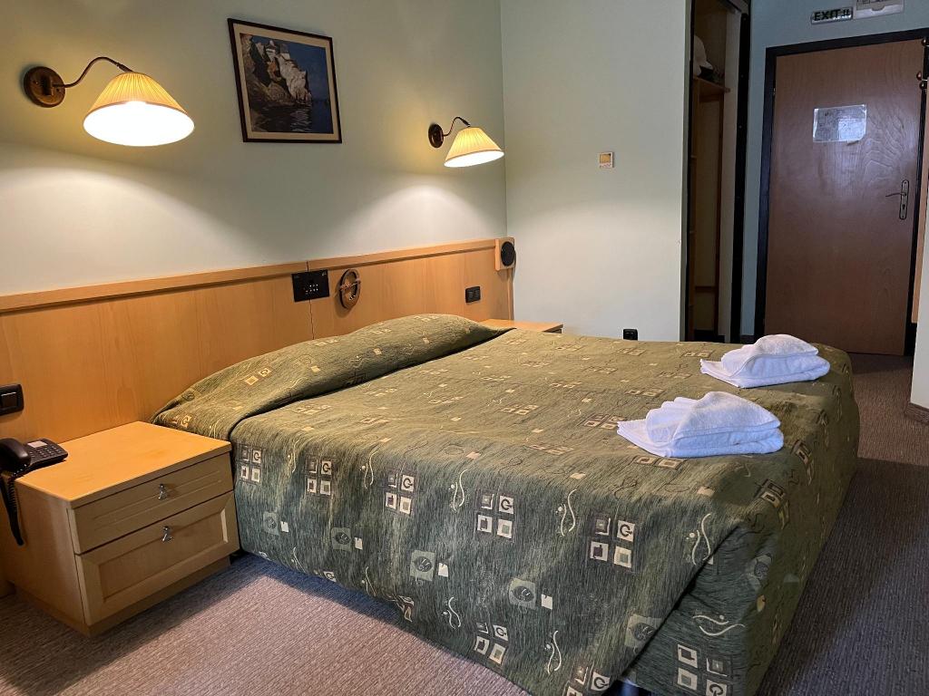 Family, Double Bed, 2 Sofa