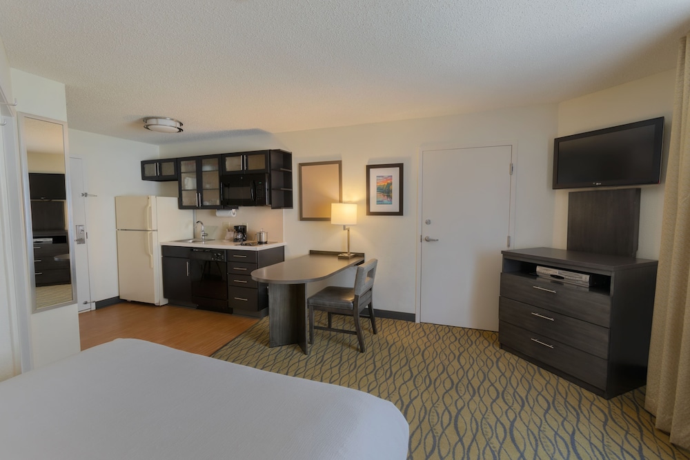 Candlewood Suites Rogers/Bentonville 13/49