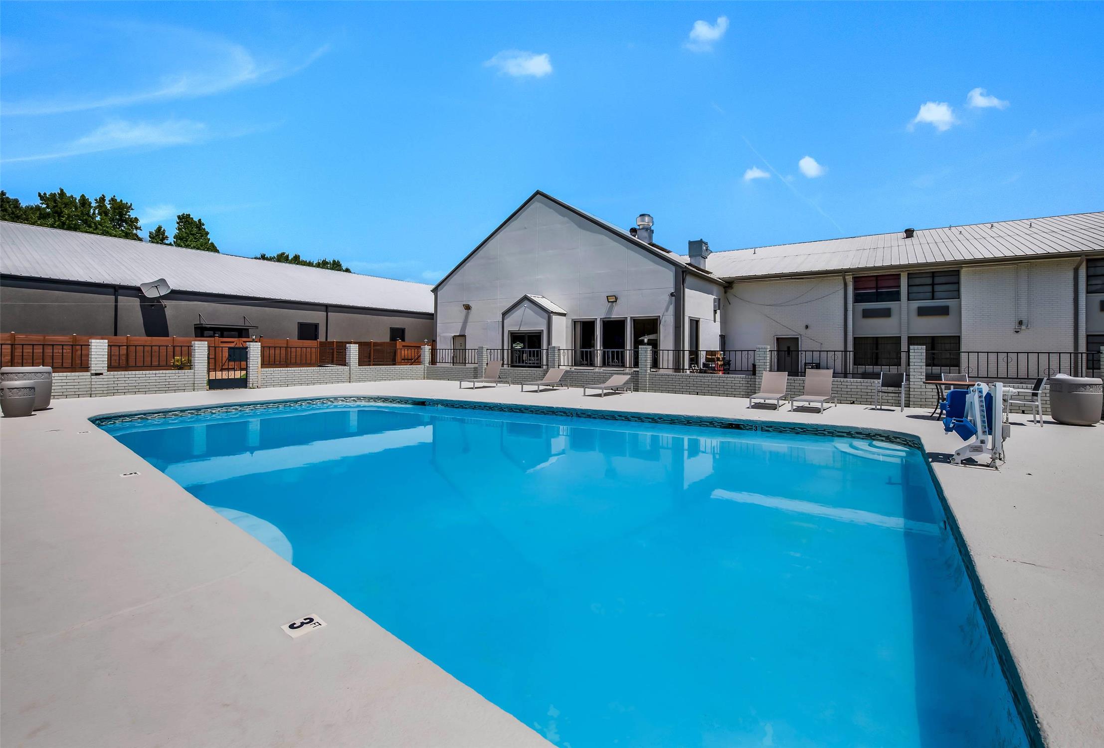Clarion Pointe Marshall, TX 21/22