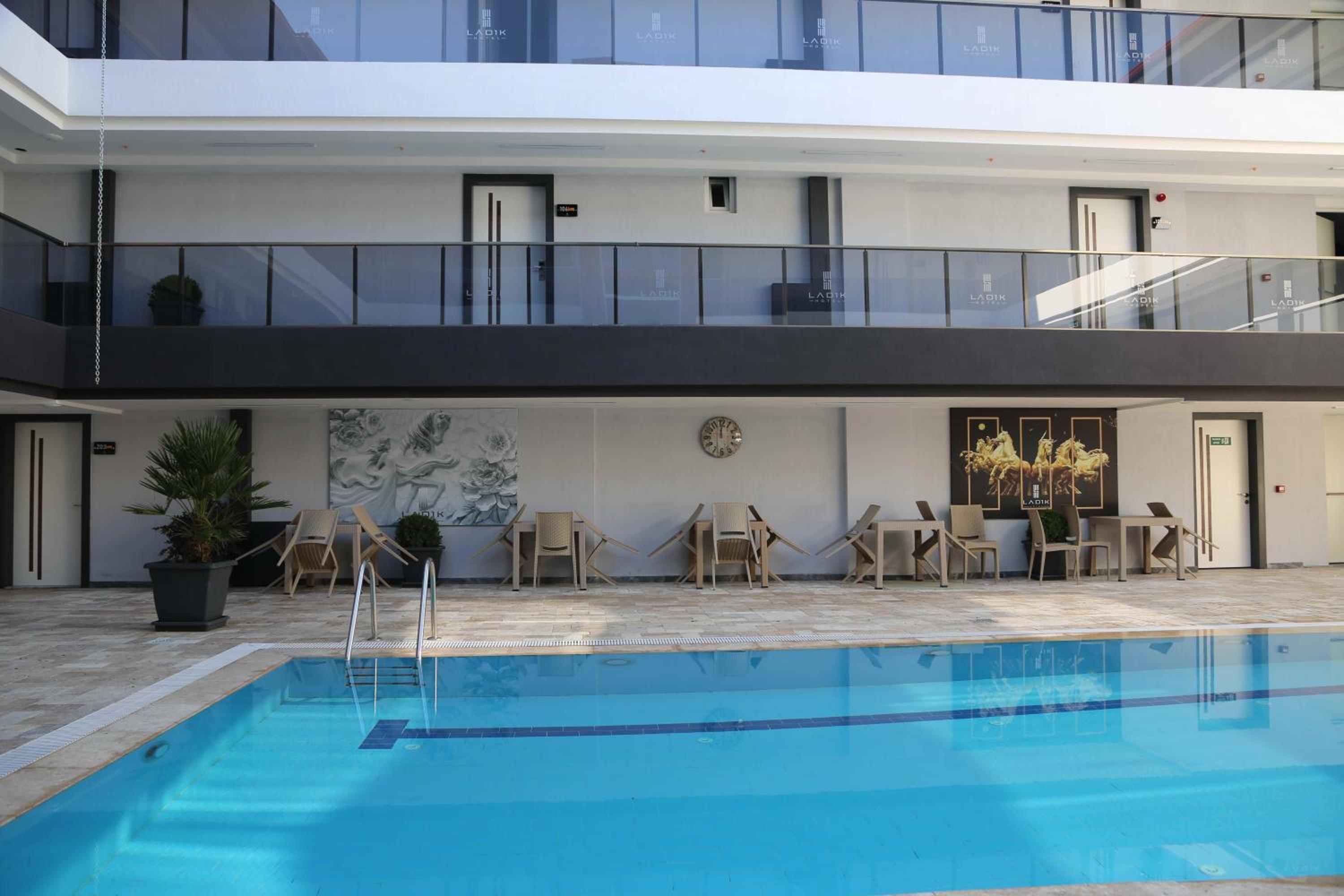 Ladik Hotel 3/50